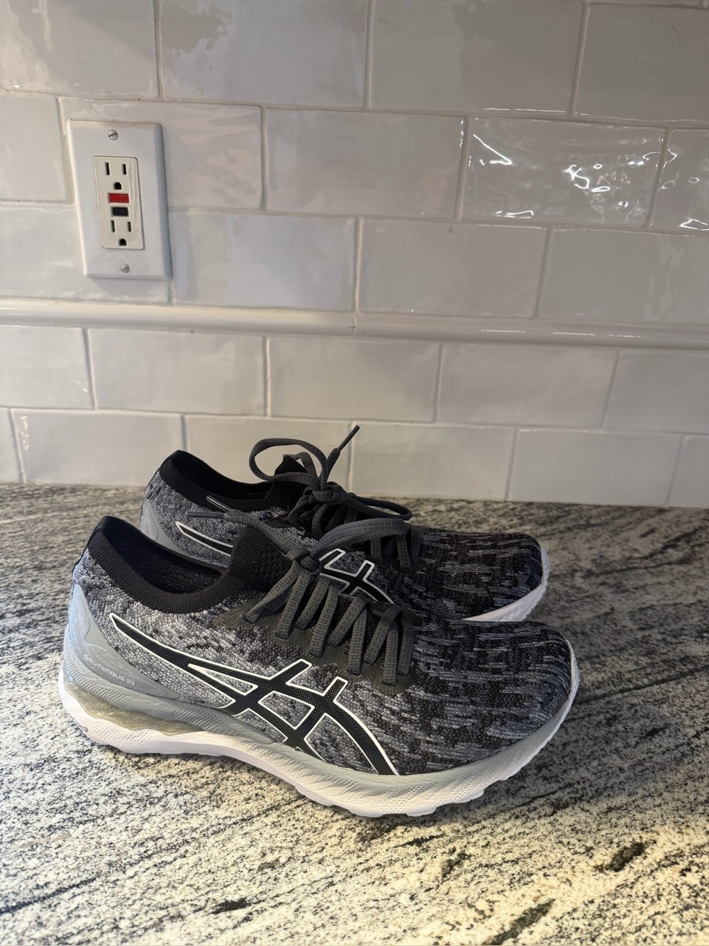 Women’s Asics Nimbus 23 Size 9